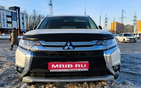 Mitsubishi Outlander III рестайлинг 3, 2016 год, 1 880 000 рублей, 8 фотография