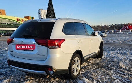 Mitsubishi Outlander III рестайлинг 3, 2016 год, 1 880 000 рублей, 5 фотография