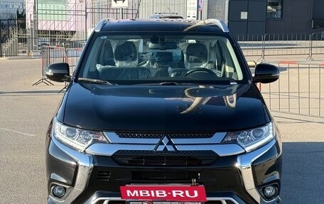 Mitsubishi Outlander III рестайлинг 3, 2022 год, 3 357 000 рублей, 8 фотография