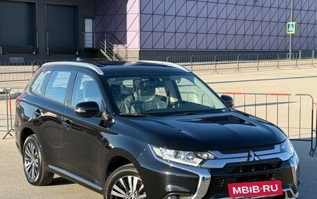 Mitsubishi Outlander III рестайлинг 3, 2022 год, 3 357 000 рублей, 3 фотография