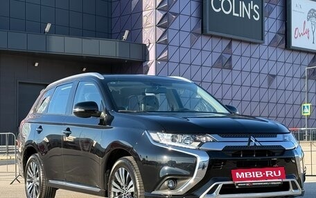 Mitsubishi Outlander III рестайлинг 3, 2022 год, 3 357 000 рублей, 4 фотография