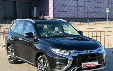 Mitsubishi Outlander III рестайлинг 3, 2022 год, 3 357 000 рублей, 6 фотография