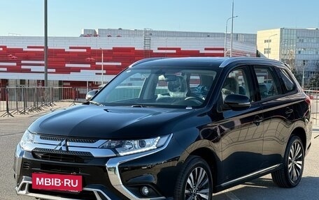 Mitsubishi Outlander III рестайлинг 3, 2022 год, 3 357 000 рублей, 11 фотография