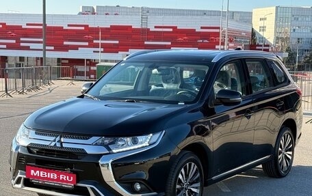 Mitsubishi Outlander III рестайлинг 3, 2022 год, 3 357 000 рублей, 12 фотография