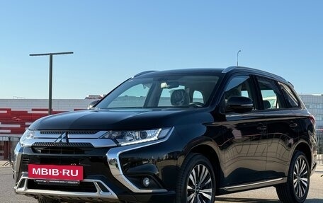 Mitsubishi Outlander III рестайлинг 3, 2022 год, 3 357 000 рублей, 10 фотография