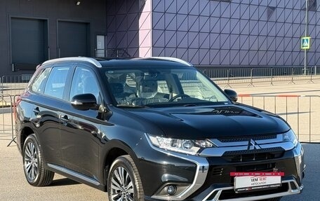 Mitsubishi Outlander III рестайлинг 3, 2022 год, 3 357 000 рублей, 5 фотография