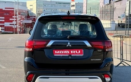 Mitsubishi Outlander III рестайлинг 3, 2022 год, 3 357 000 рублей, 32 фотография