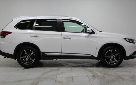 Mitsubishi Outlander III рестайлинг 3, 2018 год, 2 390 000 рублей, 4 фотография