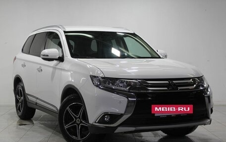 Mitsubishi Outlander III рестайлинг 3, 2018 год, 2 390 000 рублей, 3 фотография