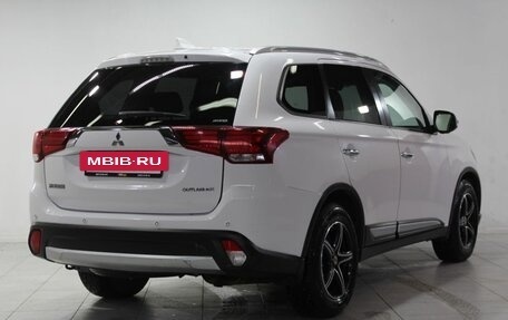 Mitsubishi Outlander III рестайлинг 3, 2018 год, 2 390 000 рублей, 5 фотография