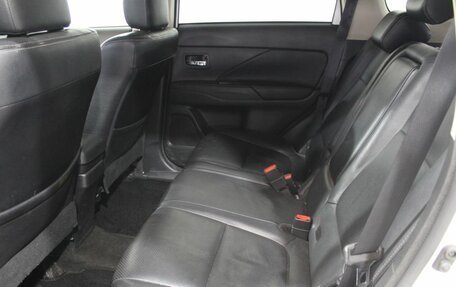 Mitsubishi Outlander III рестайлинг 3, 2018 год, 2 390 000 рублей, 16 фотография