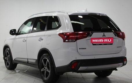 Mitsubishi Outlander III рестайлинг 3, 2018 год, 2 390 000 рублей, 7 фотография