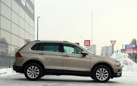 Volkswagen Tiguan II, 2018 год, 2 370 000 рублей, 4 фотография