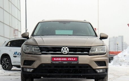 Volkswagen Tiguan II, 2018 год, 2 370 000 рублей, 2 фотография