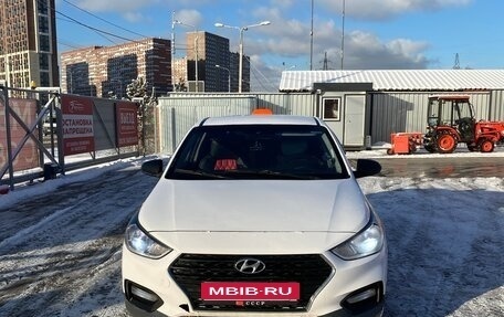 Hyundai Solaris II рестайлинг, 2017 год, 855 000 рублей, 1 фотография