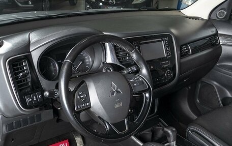 Mitsubishi Outlander III рестайлинг 3, 2017 год, 1 875 000 рублей, 3 фотография