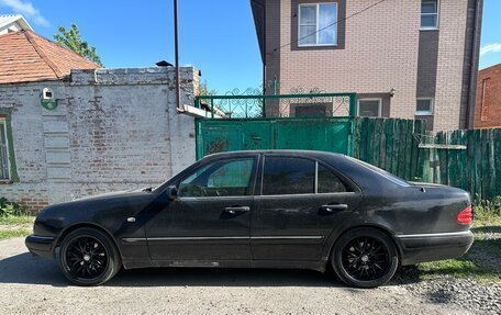 Mercedes-Benz E-Класс, 1996 год, 570 000 рублей, 2 фотография