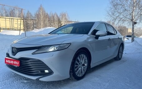 Toyota Camry, 2018 год, 2 250 000 рублей, 9 фотография