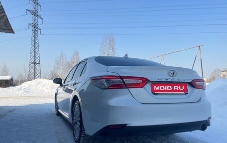 Toyota Camry, 2018 год, 2 250 000 рублей, 11 фотография