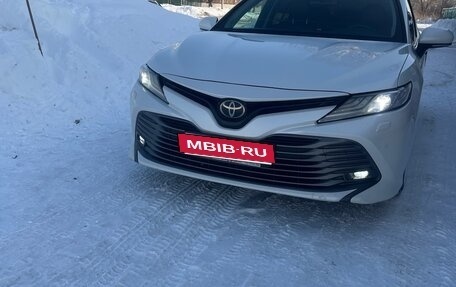 Toyota Camry, 2018 год, 2 250 000 рублей, 8 фотография