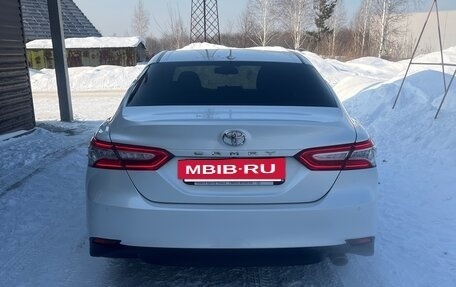 Toyota Camry, 2018 год, 2 250 000 рублей, 12 фотография