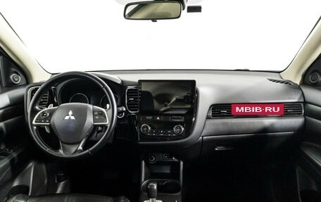 Mitsubishi Outlander III рестайлинг 3, 2012 год, 1 499 000 рублей, 13 фотография