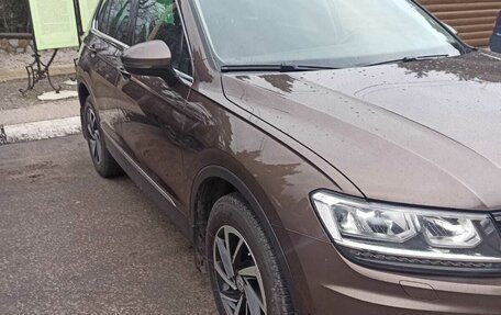 Volkswagen Tiguan II, 2018 год, 2 350 000 рублей, 2 фотография