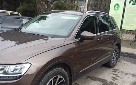 Volkswagen Tiguan II, 2018 год, 2 350 000 рублей, 3 фотография