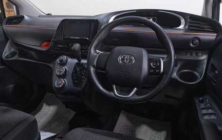 Toyota Sienta II, 2019 год, 1 699 000 рублей, 8 фотография