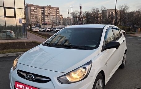 Hyundai Solaris II рестайлинг, 2012 год, 730 000 рублей, 1 фотография