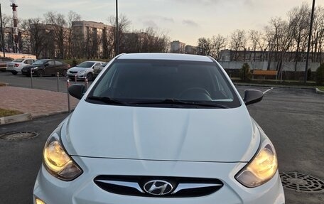 Hyundai Solaris II рестайлинг, 2012 год, 730 000 рублей, 2 фотография