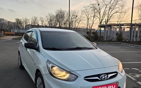 Hyundai Solaris II рестайлинг, 2012 год, 730 000 рублей, 3 фотография