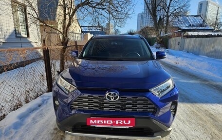 Toyota RAV4, 2021 год, 3 400 000 рублей, 2 фотография