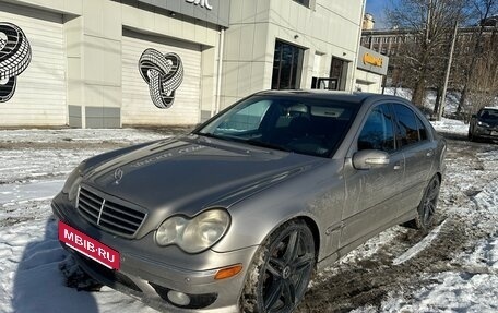 Mercedes-Benz C-Класс, 2004 год, 1 100 000 рублей, 3 фотография