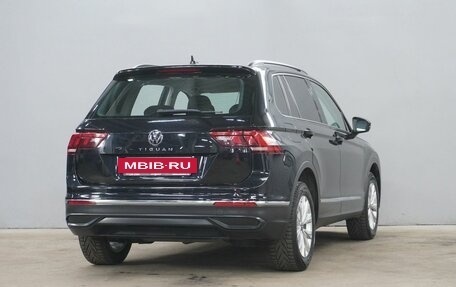 Volkswagen Tiguan II, 2020 год, 2 322 000 рублей, 5 фотография