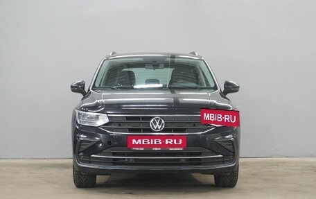 Volkswagen Tiguan II, 2020 год, 2 322 000 рублей, 2 фотография