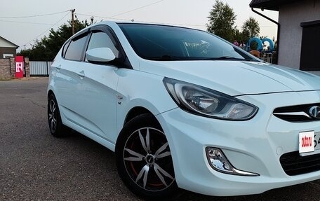 Hyundai Solaris II рестайлинг, 2013 год, 950 000 рублей, 4 фотография