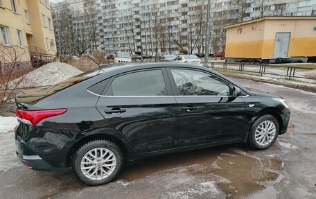 Hyundai Solaris II рестайлинг, 2021 год, 1 950 000 рублей, 8 фотография