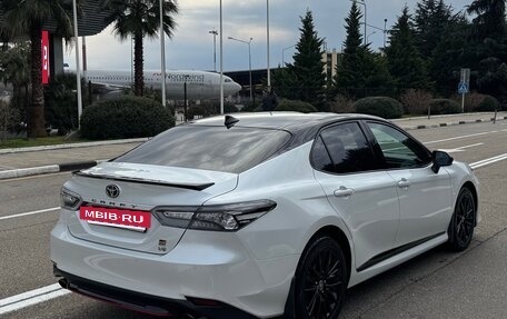 Toyota Camry, 2021 год, 3 750 000 рублей, 2 фотография