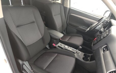 Mitsubishi Outlander III рестайлинг 3, 2012 год, 1 397 000 рублей, 17 фотография