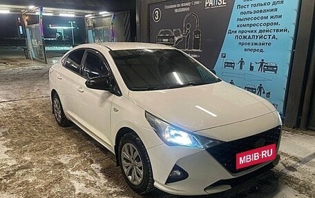 Hyundai Solaris II рестайлинг, 2022 год, 2 050 000 рублей, 2 фотография