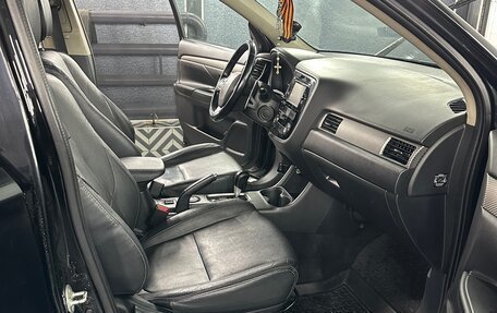 Mitsubishi Outlander III рестайлинг 3, 2013 год, 1 530 000 рублей, 8 фотография