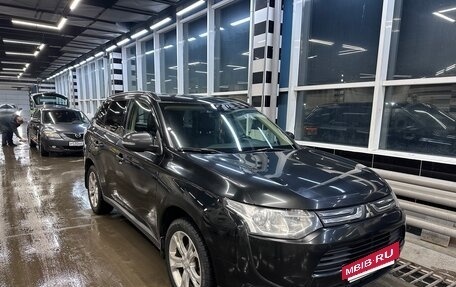 Mitsubishi Outlander III рестайлинг 3, 2013 год, 1 530 000 рублей, 20 фотография