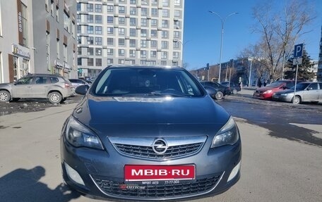 Opel Astra J, 2010 год, 850 000 рублей, 1 фотография