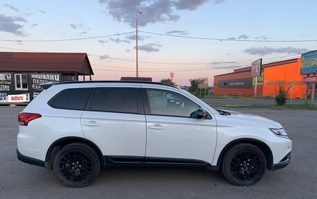 Mitsubishi Outlander III рестайлинг 3, 2021 год, 3 000 000 рублей, 6 фотография