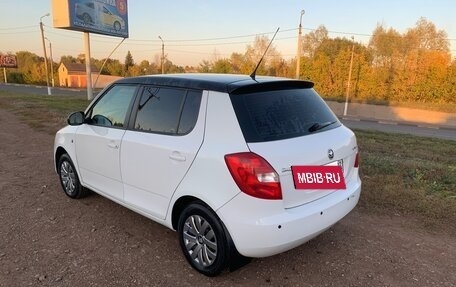 Skoda Fabia II, 2013 год, 900 000 рублей, 2 фотография