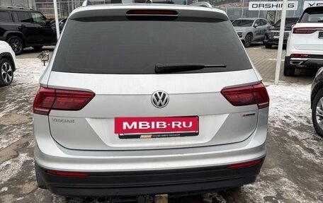 Volkswagen Tiguan II, 2018 год, 3 000 000 рублей, 4 фотография