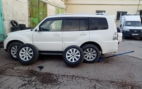 Mitsubishi Pajero IV, 2011 год, 2 000 000 рублей, 3 фотография