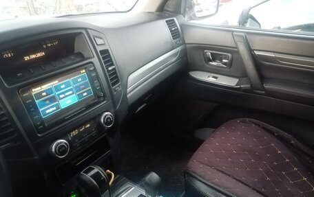 Mitsubishi Pajero IV, 2011 год, 2 000 000 рублей, 6 фотография