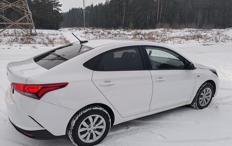 Hyundai Solaris II рестайлинг, 2021 год, 1 630 000 рублей, 4 фотография